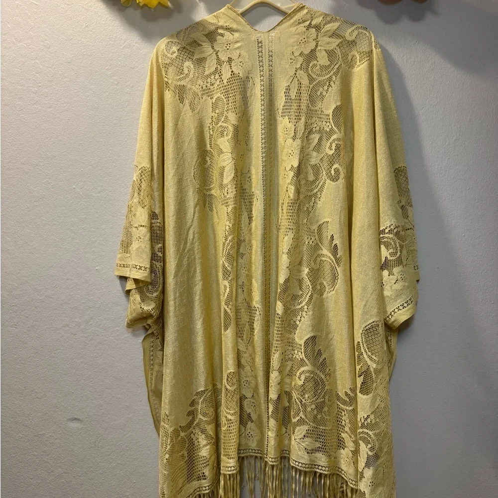 Light Yellow Lace Fringe Long-Sleeve Kimono Dress - Picture 4 of 12